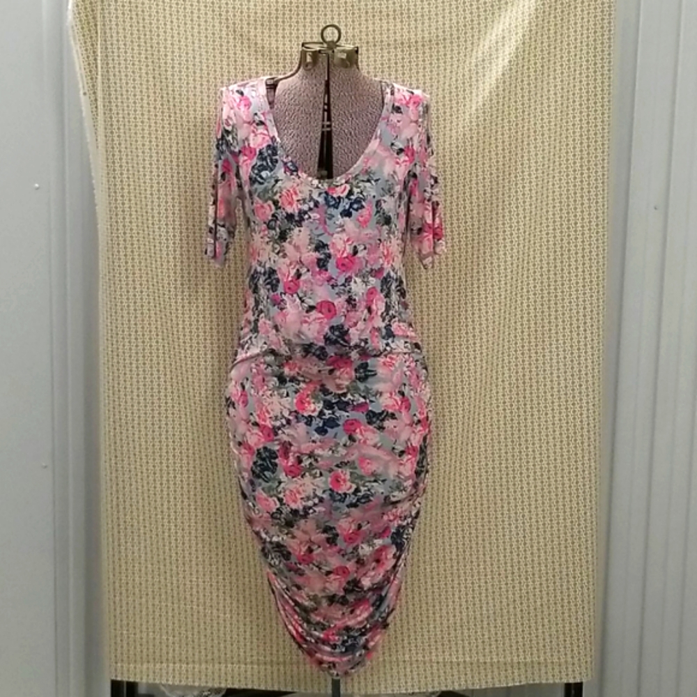 🎉2x HOST PICK🎉Floral Motherhood Maternity Rouged Dress